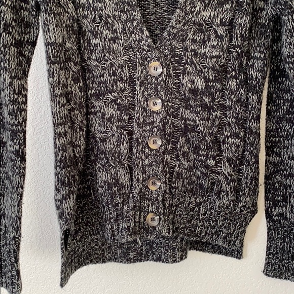 Button down sweater - Picture 2 of 6